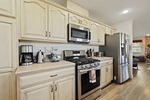 Kitchen - 15757 E Sargent Rd, Lodi, CA 95240 photo 5 of 7