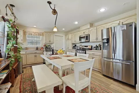 Kitchen - 15757 E Sargent Rd, Lodi, CA 95240 photo 3 of 7