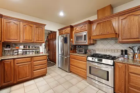 Kitchen - 15757 E Sargent Rd, Lodi, CA 95240 photo 7 of 7