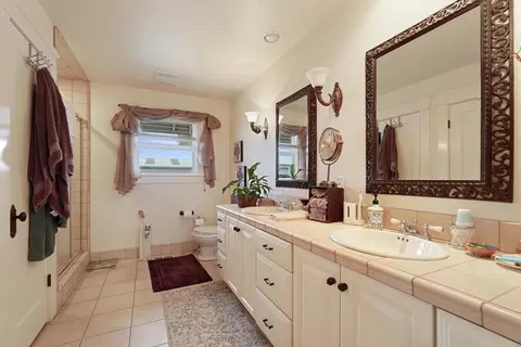 Bath - 15757 E Sargent Rd, Lodi, CA 95240 photo 4 of 6
