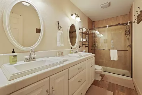 Bath - 15757 E Sargent Rd, Lodi, CA 95240 photo 2 of 6