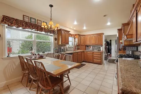 Kitchen - 15757 E Sargent Rd, Lodi, CA 95240 photo 6 of 7