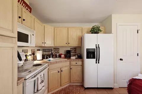 Kitchen - 15757 E Sargent Rd, Lodi, CA 95240 photo 1 of 7