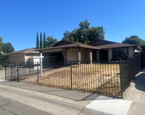 7425 Crownwest Way, Sacramento, CA 95823