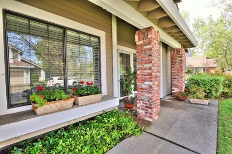 400 Hanworth Ct, Roseville, CA 95661