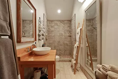 Bath - 19330 E Stampede Rd, Lodi, CA 95240 photo 3 of 3