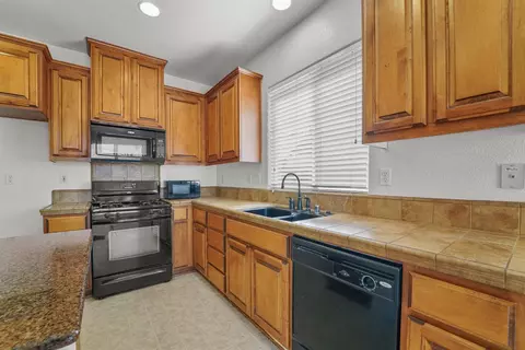 Kitchen - 2313 Kiska Dr, Modesto, CA 95355 photo 4 of 6