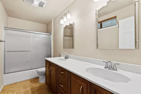 Bath - 2450 Cascade Trl, Cool, CA 95614 photo 2 of 3