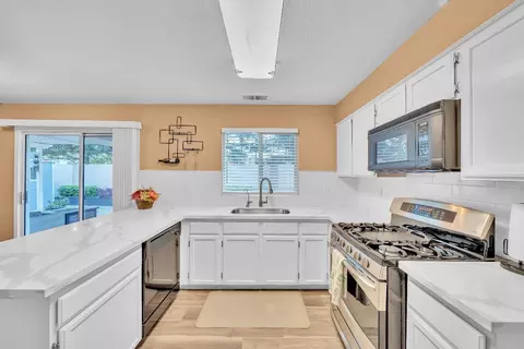 Kitchen - 1904 Cobblestone Mnr, Modesto, CA 95355 photo 1 of 5