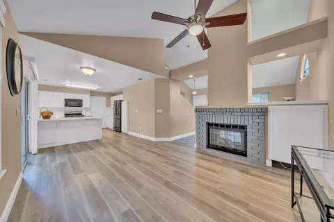 Living - 1904 Cobblestone Mnr, Modesto, CA 95355 photo 5 of 8