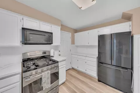Kitchen - 1904 Cobblestone Mnr, Modesto, CA 95355 photo 4 of 5