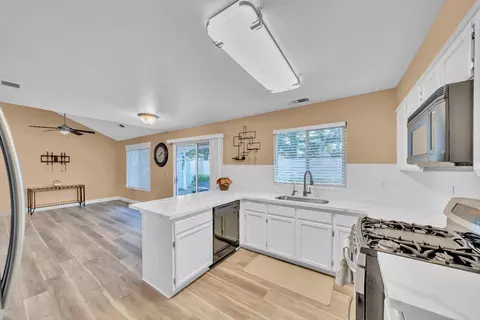 Kitchen - 1904 Cobblestone Mnr, Modesto, CA 95355 photo 5 of 5