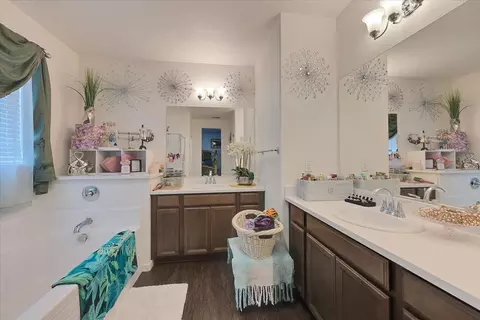 Bath - 841 White Oak Dr, Williams, CA 95987 photo 8 of 11