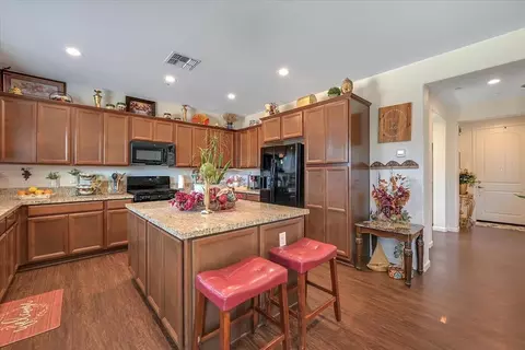Kitchen - 841 White Oak Dr, Williams, CA 95987 photo 2 of 4