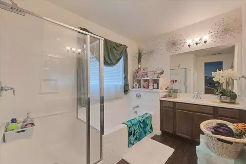 Bath - 841 White Oak Dr, Williams, CA 95987 photo 7 of 11