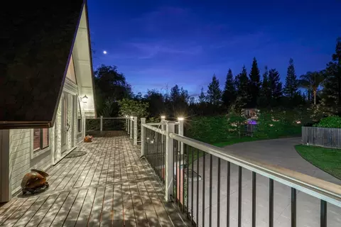 Exterior - 4053 Crabtree Ct, Carmichael, CA 95608 photo 5 of 9
