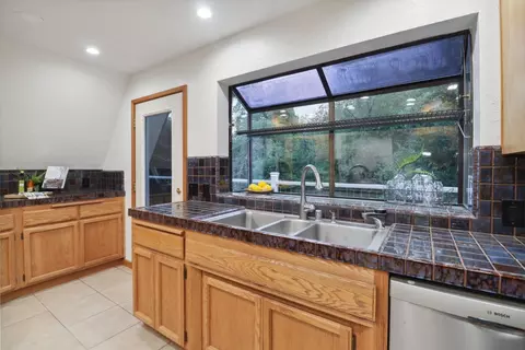 Kitchen - 4053 Crabtree Ct, Carmichael, CA 95608 photo 2 of 3