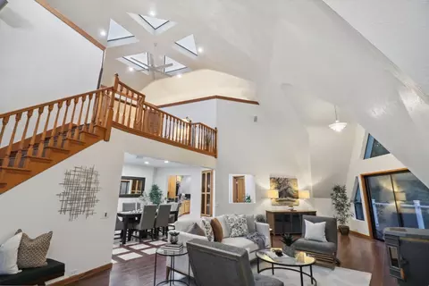 Living - 4053 Crabtree Ct, Carmichael, CA 95608 photo 2 of 5