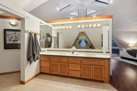 Bath - 4053 Crabtree Ct, Carmichael, CA 95608 photo 1 of 4