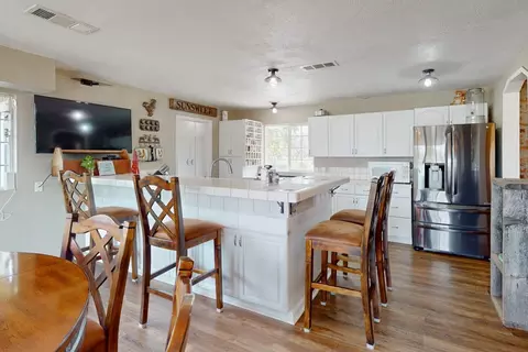 Kitchen - 354 Chatfield Ave, Biggs, CA 95917 photo 2 of 8