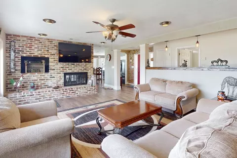 Living - 354 Chatfield Ave, Biggs, CA 95917 photo 4 of 5