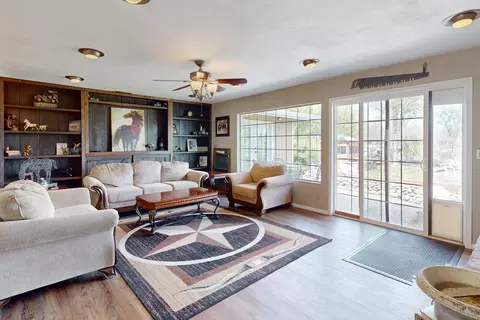 Living - 354 Chatfield Ave, Biggs, CA 95917 photo 2 of 5