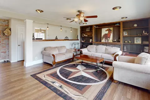 Living - 354 Chatfield Ave, Biggs, CA 95917 photo 3 of 5