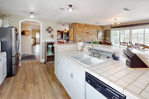 Kitchen - 354 Chatfield Ave, Biggs, CA 95917 photo 6 of 8