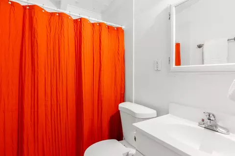 Bath - 617 N St, Davis, CA 95616 photo 1 of 2