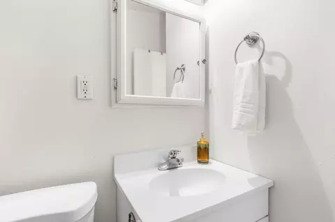 Bath - 617 N St, Davis, CA 95616 photo 2 of 2