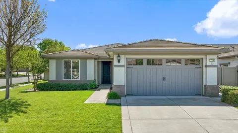 Exterior - 2336 Pepper Tree Ln, Manteca, CA 95336 photo 5 of 27