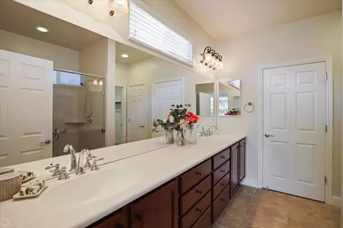 Bath - 2336 Pepper Tree Ln, Manteca, CA 95336 photo 1 of 4