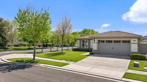 Exterior - 2336 Pepper Tree Ln, Manteca, CA 95336 photo 2 of 27