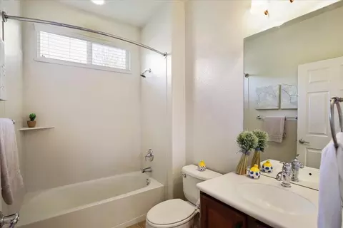 Bath - 2336 Pepper Tree Ln, Manteca, CA 95336 photo 4 of 4