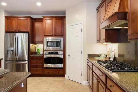 Kitchen - 2336 Pepper Tree Ln, Manteca, CA 95336 photo 4 of 7
