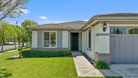 Exterior - 2336 Pepper Tree Ln, Manteca, CA 95336 photo 6 of 27