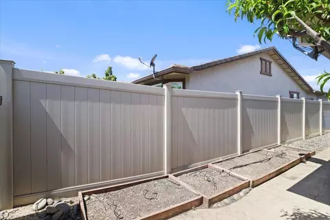 Exterior - 2336 Pepper Tree Ln, Manteca, CA 95336 photo 10 of 27