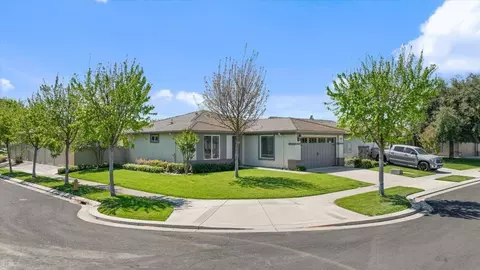 Exterior - 2336 Pepper Tree Ln, Manteca, CA 95336 photo 3 of 27