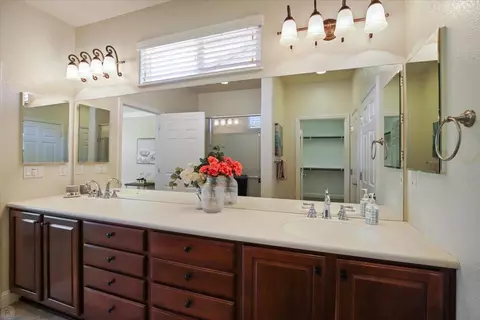 Bath - 2336 Pepper Tree Ln, Manteca, CA 95336 photo 2 of 4