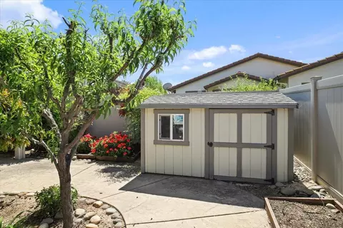 Exterior - 2336 Pepper Tree Ln, Manteca, CA 95336 photo 8 of 27