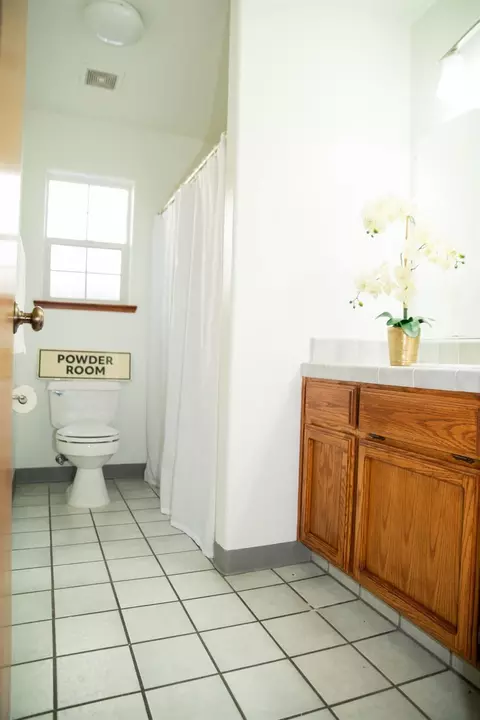 Bath - 802 Hartwick Ave, Turlock, CA 95382 photo 1 of 7