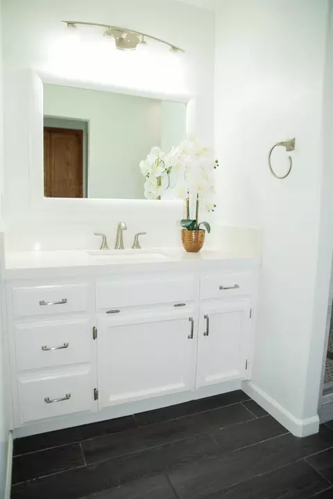 Bath - 802 Hartwick Ave, Turlock, CA 95382 photo 4 of 7