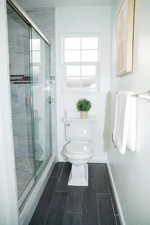 Bath - 802 Hartwick Ave, Turlock, CA 95382 photo 6 of 7