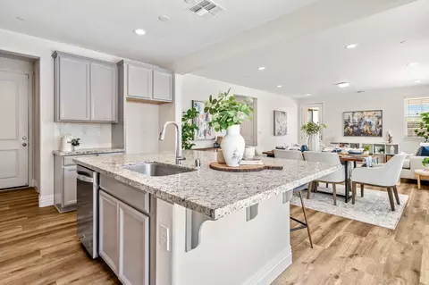 Kitchen - 96 E Stefano Ave, Mountain House, CA 95391 photo 5 of 7