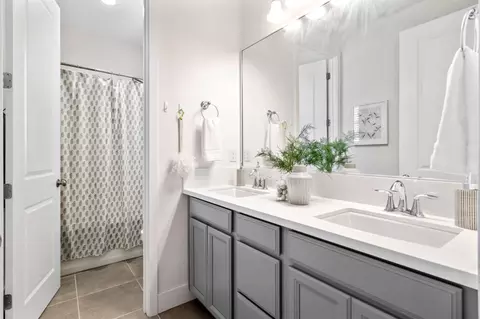 Bath - 96 E Stefano Ave, Mountain House, CA 95391 photo 3 of 6