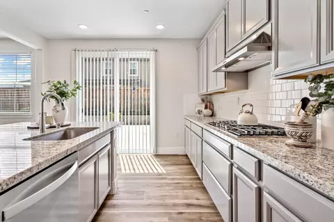 Kitchen - 96 E Stefano Ave, Mountain House, CA 95391 photo 4 of 7