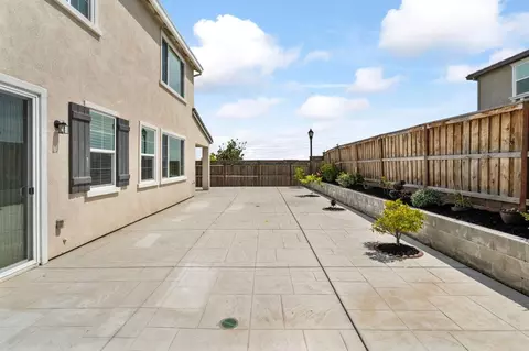 Exterior - 96 E Stefano Ave, Mountain House, CA 95391 photo 13 of 15