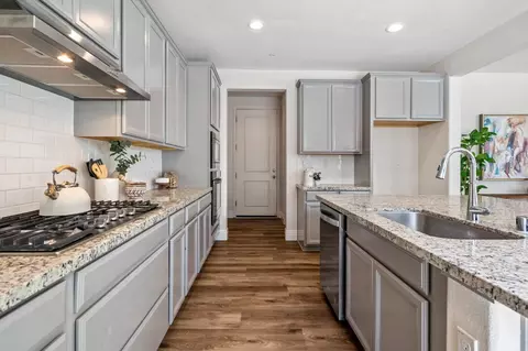 Kitchen - 96 E Stefano Ave, Mountain House, CA 95391 photo 6 of 7