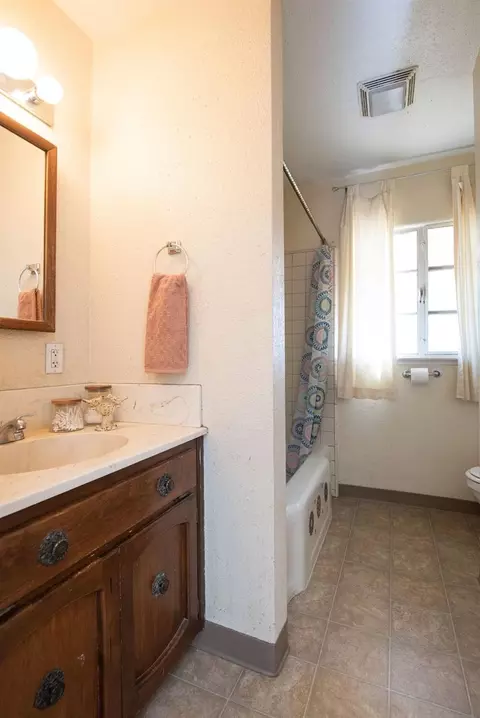 Bath - 2218 Lambert St, Modesto, CA 95354 photo 1 of 1