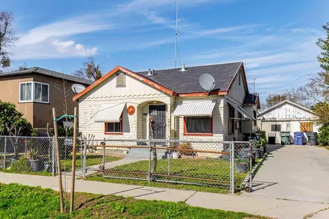 Exterior - 122 Pine St, Modesto, CA 95351 photo 2 of 5